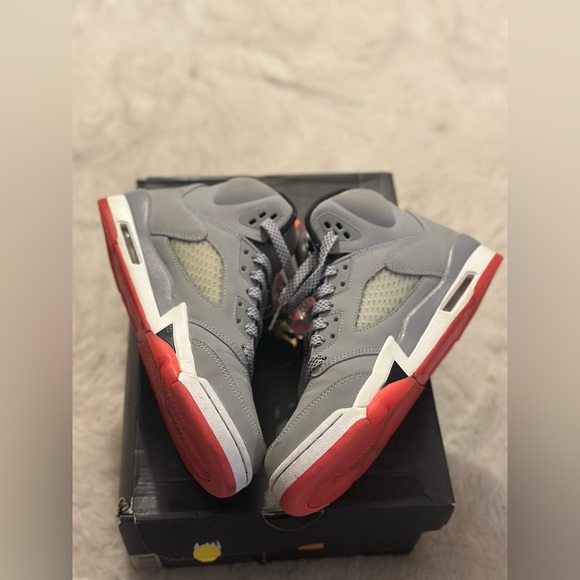 Jordan five hot lava gs sz6 - Picture 6 of 9